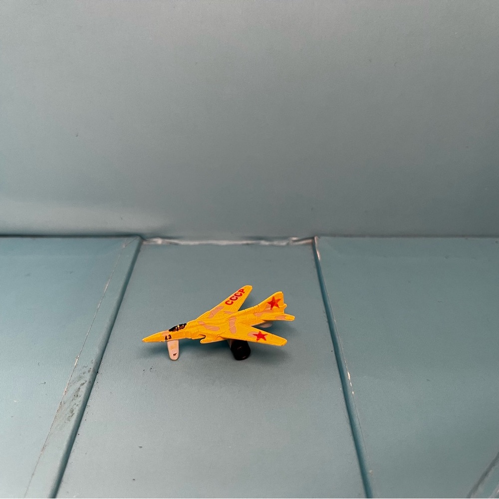⭐️ Funrise Micro Air Force - CCCP Yellow Camo Military Fighter Jet  1988